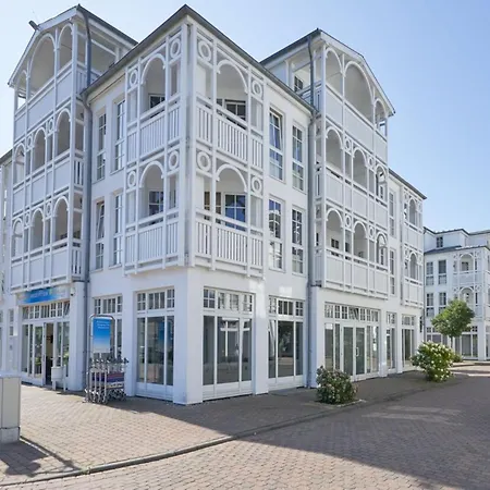Mit Balkon Und Schwimmbadnutzung In