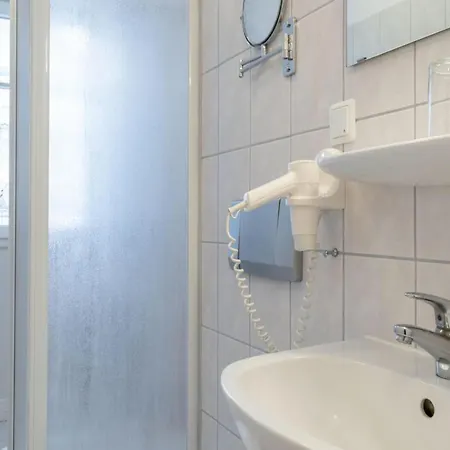 Mit Balkon Und Schwimmbadnutzung In 아파트 *