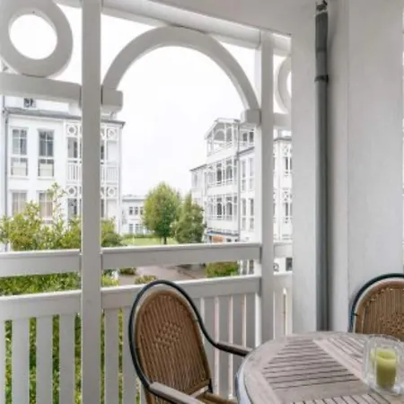 Mit Balkon Und Schwimmbadnutzung In * Sellin (Rugen)