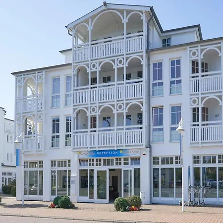 Mit Balkon Und Schwimmbadnutzung In